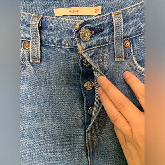Women’s Levi Premium Denim Cotton Tapered Cotton Wedgie Jeans SZ 27 - Picture 4 of 6